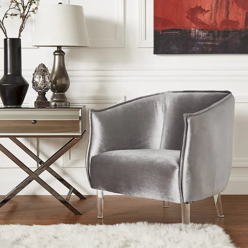 Chaise d'appoint à dossier incurvé en velours et pieds en acrylique